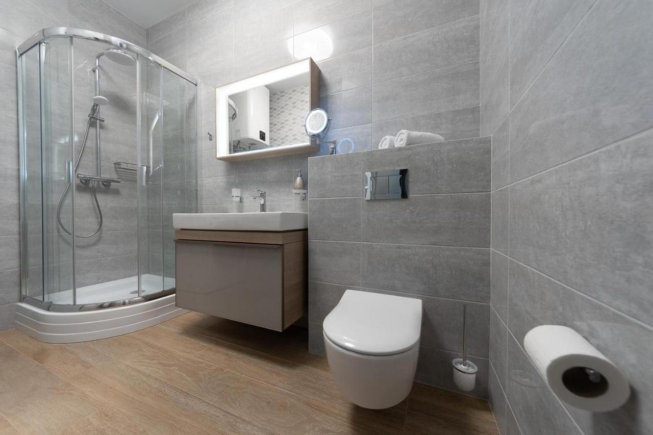 New Modern Apartments. Metro Minskaya Kyiv Exterior foto